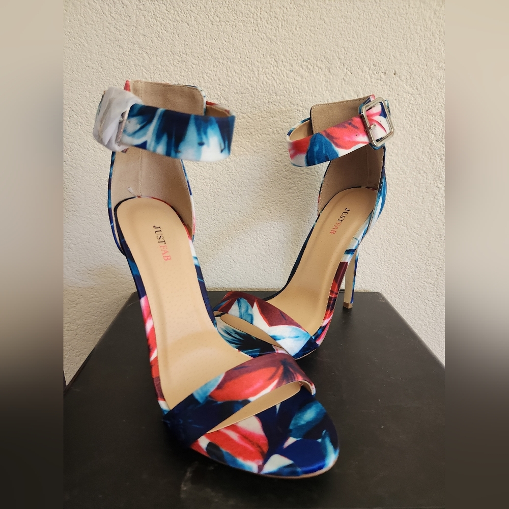 Multi colored sandal size 7.5